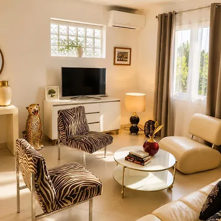 Bas De Lola Avec Piscine Villa